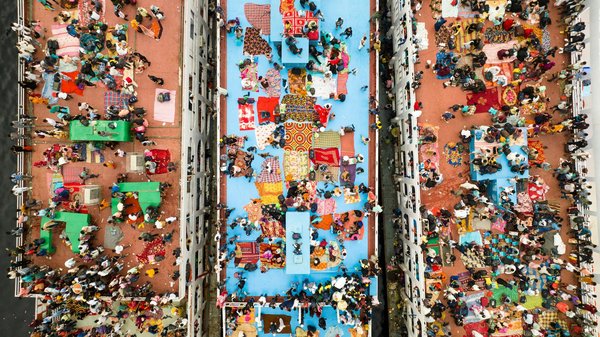 Défrisage pour hommes : les meilleures techniques à découvrir